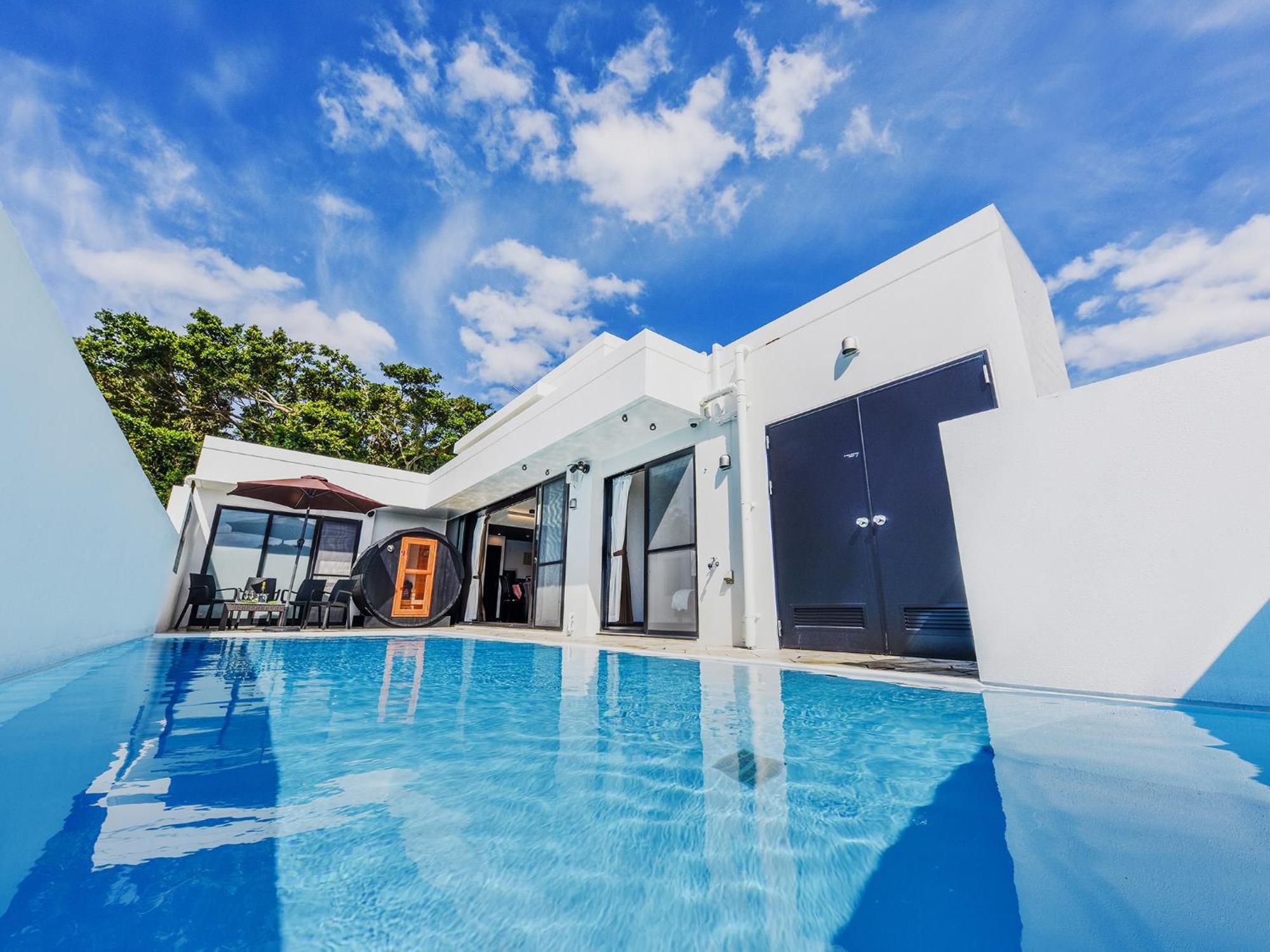 Private Pool Villa Мотобу Экстерьер фото